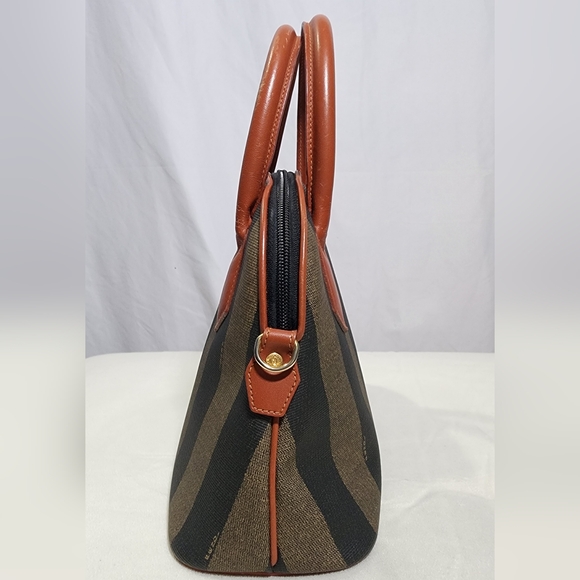 Fendi Penguin dome 2 way (original strap not incl). Int leather dry spots - Picture 3 of 13